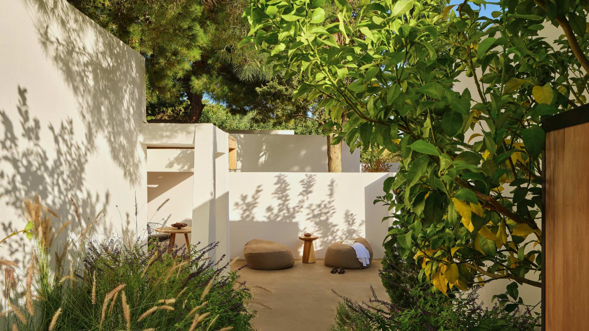 Nature Superior Bungalow with Private Garden Overview