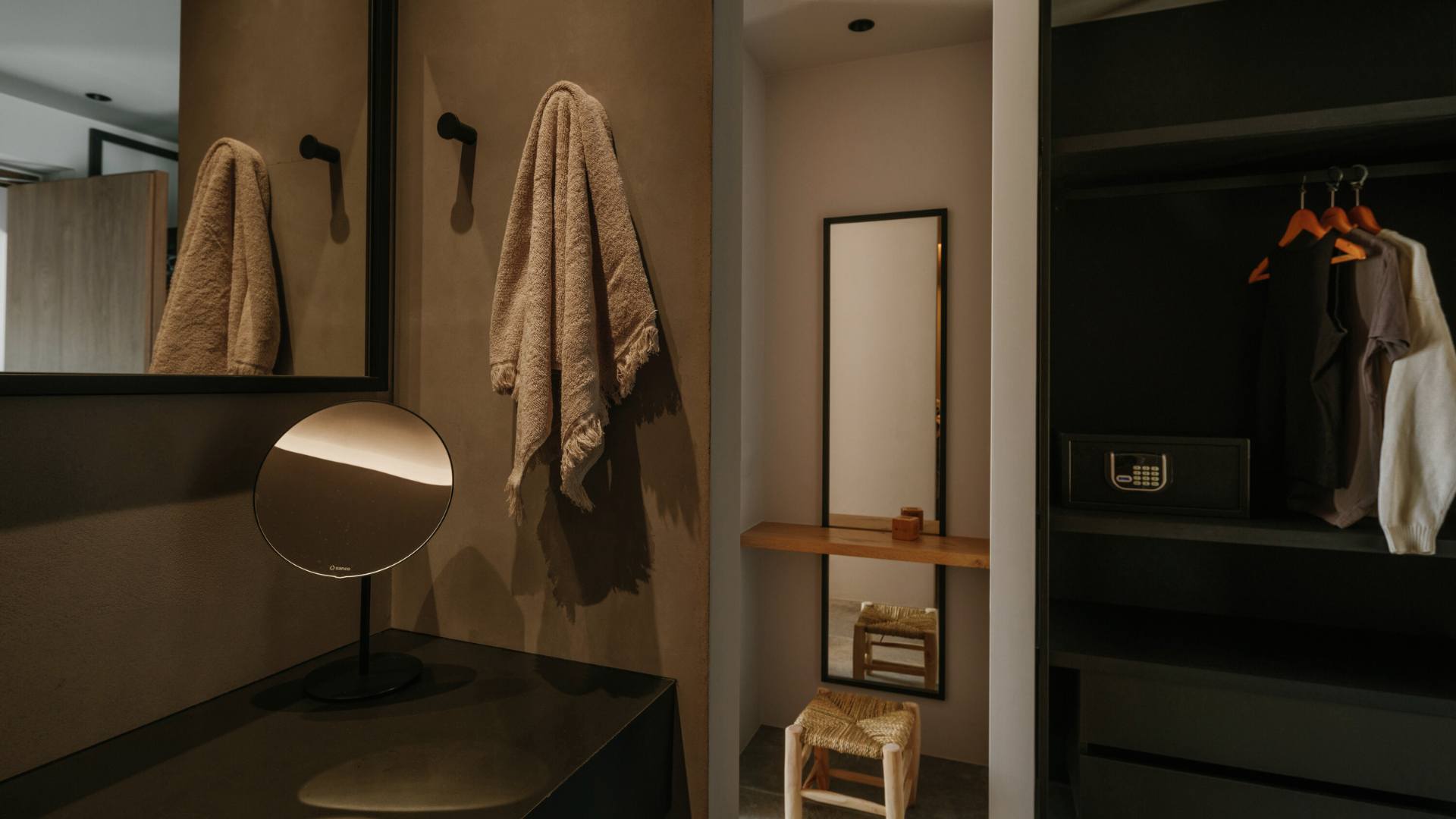 Seaview Room – Main Building Bathroom