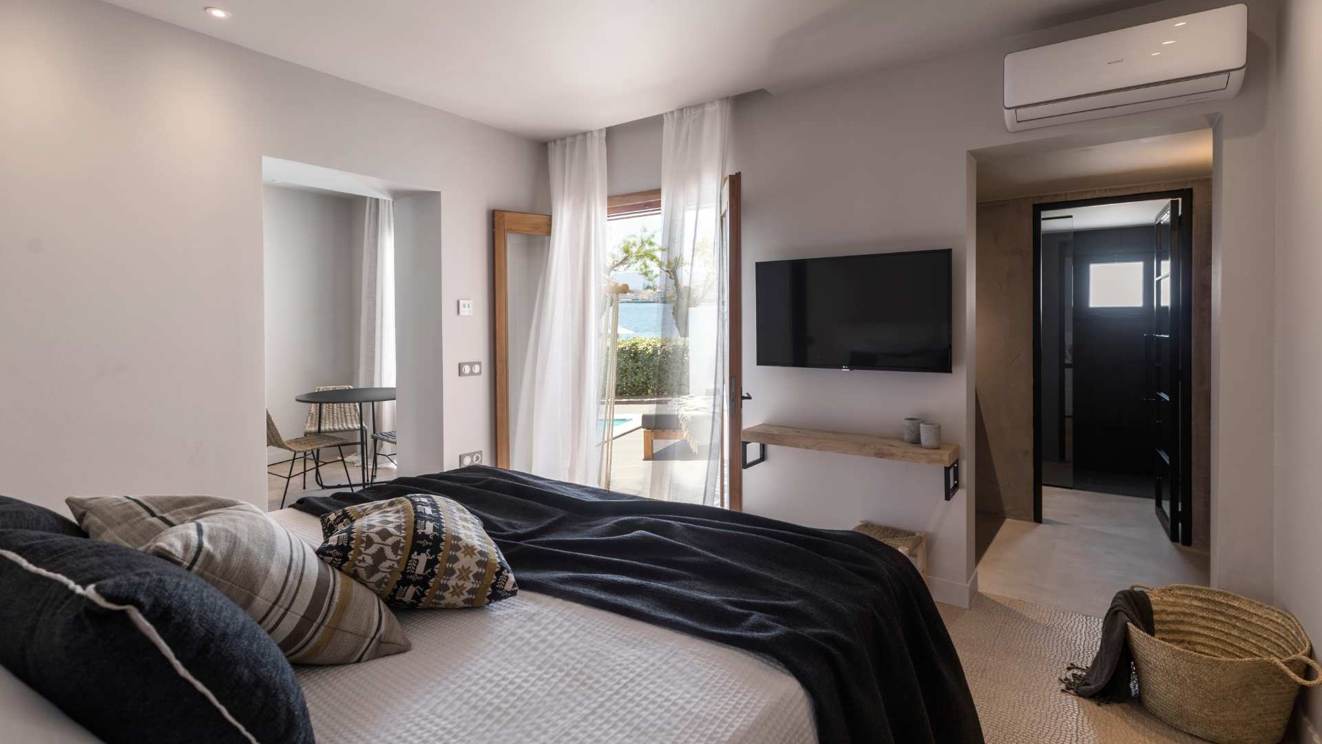 One Bedroom Seafront Villa with Private Pool