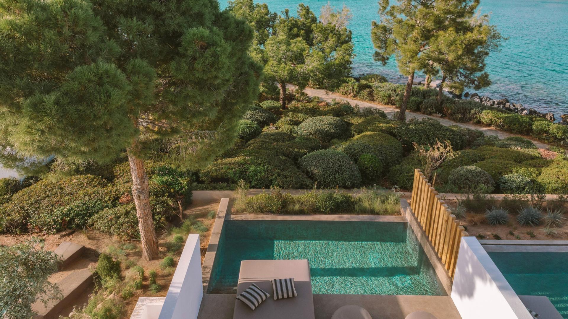 Superior Seafront Bungalow with Private Pool Distance from Sea