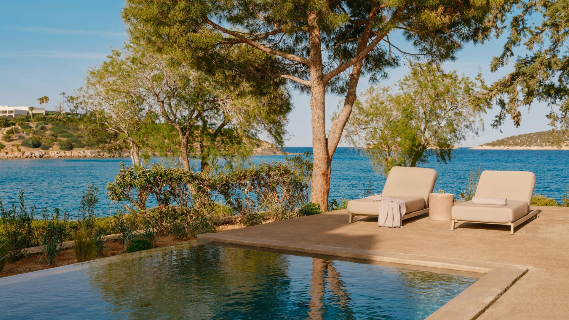 Superior Seafront Bungalow with Private Pool Area with View