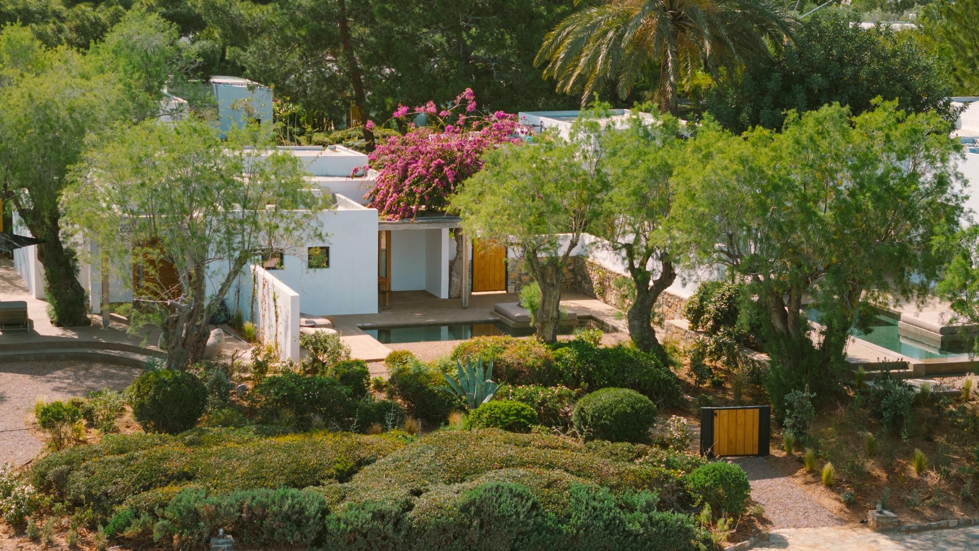Superior Seafront Bungalow with private Pool - Aerial