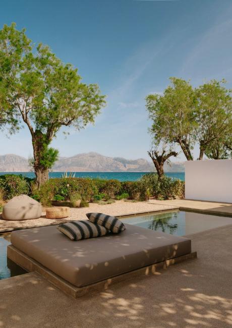 Superior Seafront Bungalow with private Pool - Vertical