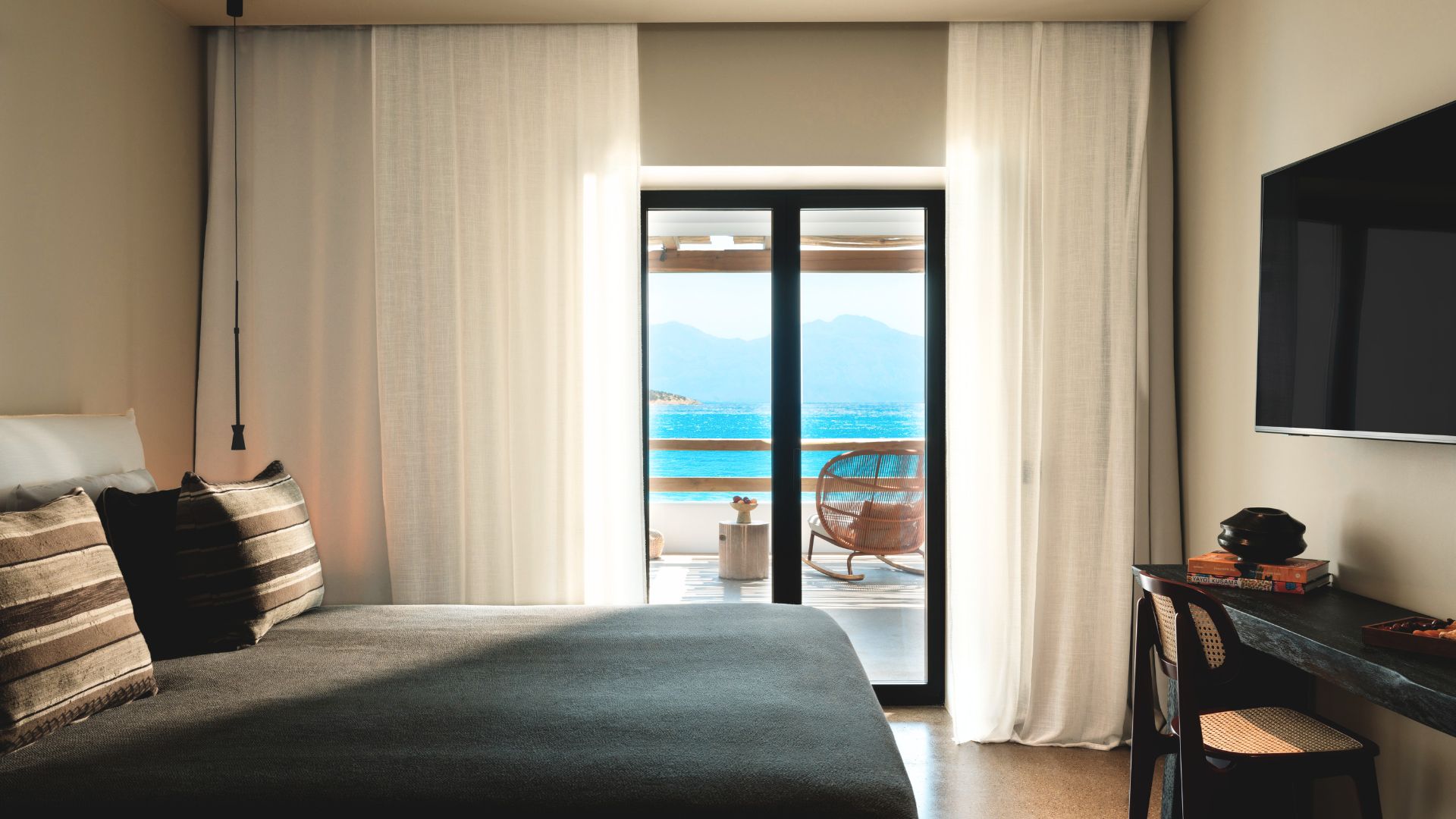 Three Bedroom Waterfront Villa with Private Pool_ Bedroom