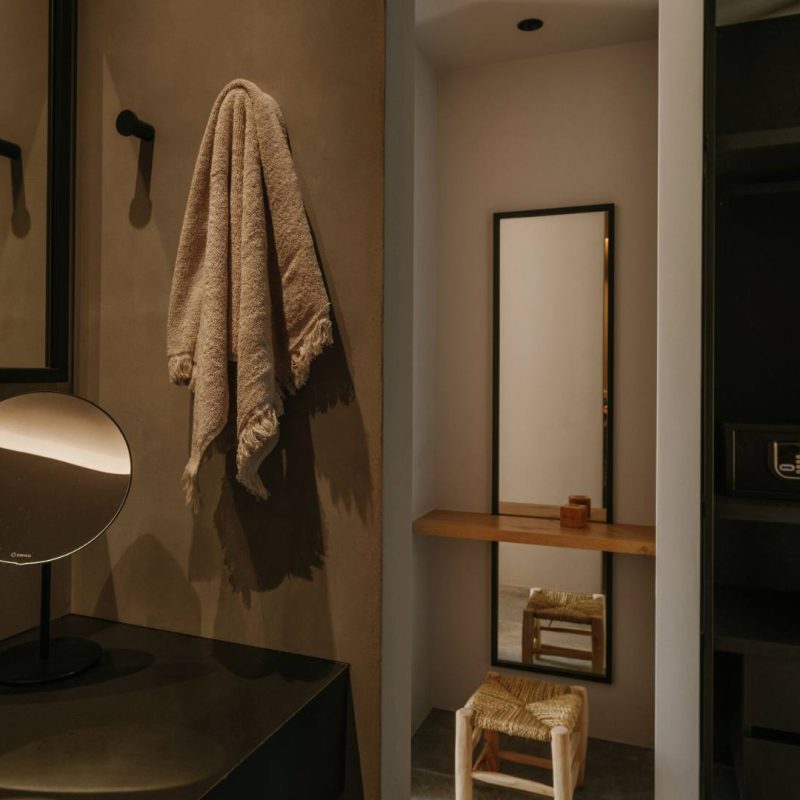Seaview Room – Main Building Bathroom